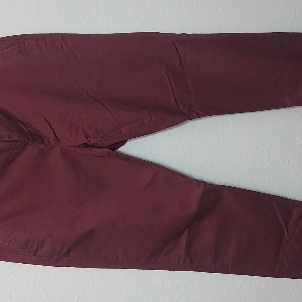 Burgundy 31/32 Tommy Hilfiger pants